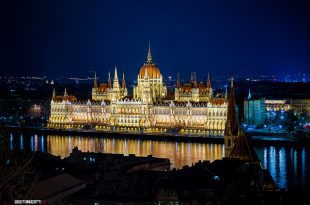 House of Parliament Budapest photo by Cristiano Gatti