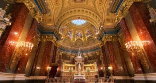 Budapest St Stephen Basilica photo by Miroslav Petrasko