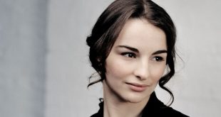 Alina Pogostkina by Felix Broede